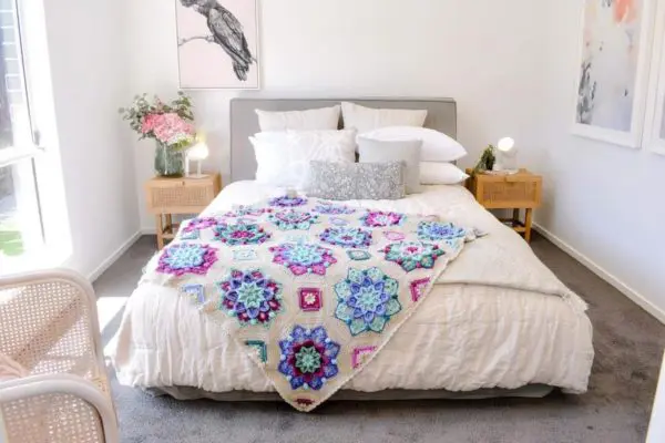 Emily of The Loopy Stitch has created this amazing new design, the Floral Dream blanket.