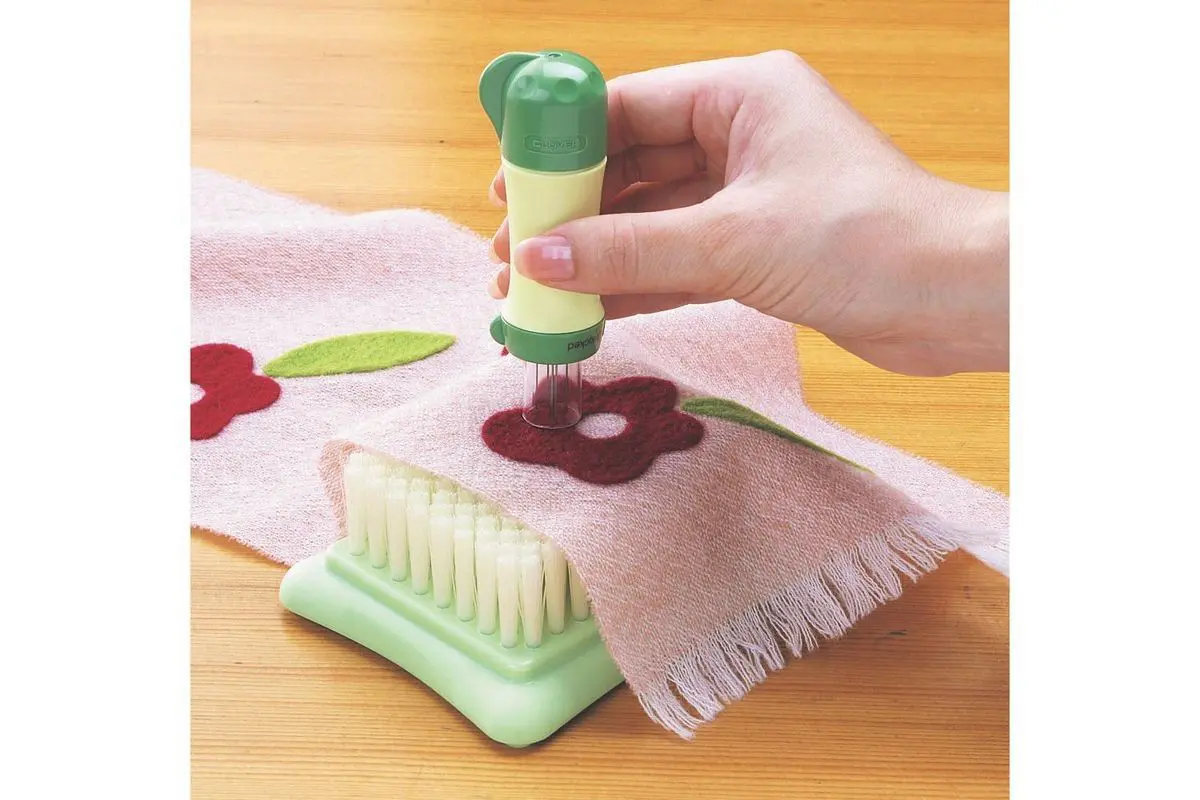 Clover Needle Felting Tool